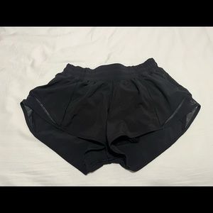 Lululemon Hotty Hot Low Rise Lined 2.5 Shorts